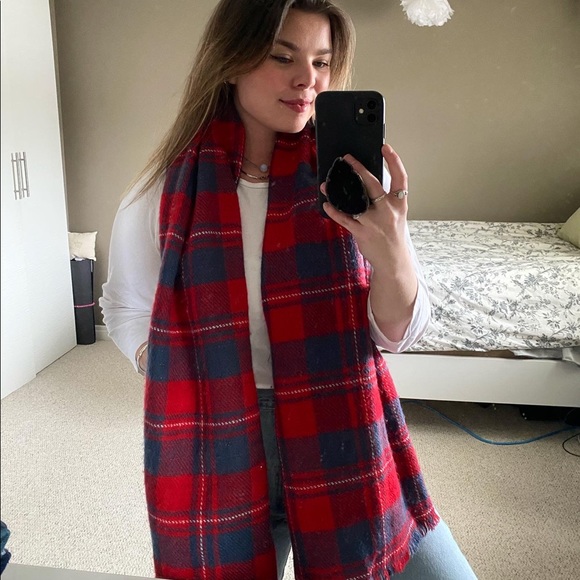 Abercrombie Checkered Scarf - Picture 4 of 4